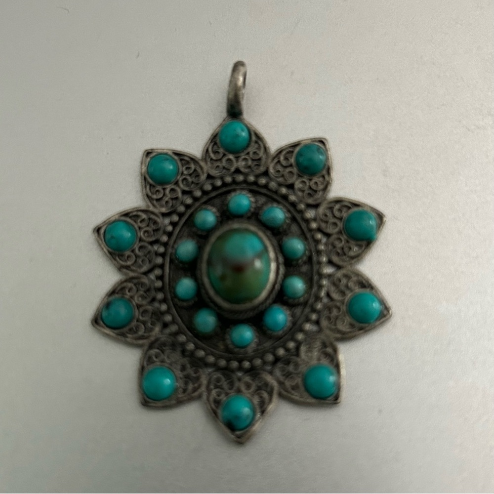 Vintage Faux Turquoise Star Shaped Pendant Silver Toned Metal 1.75” EUC